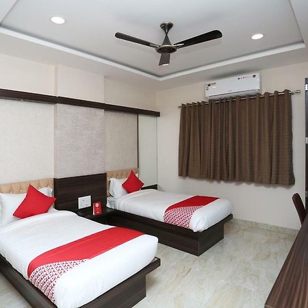 Oyo 15861 Hotel Shivganga Comfort Zone Rāipur Esterno foto