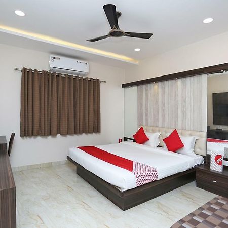 Oyo 15861 Hotel Shivganga Comfort Zone Rāipur Esterno foto
