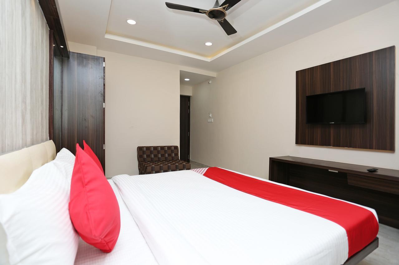 Oyo 15861 Hotel Shivganga Comfort Zone Rāipur Esterno foto