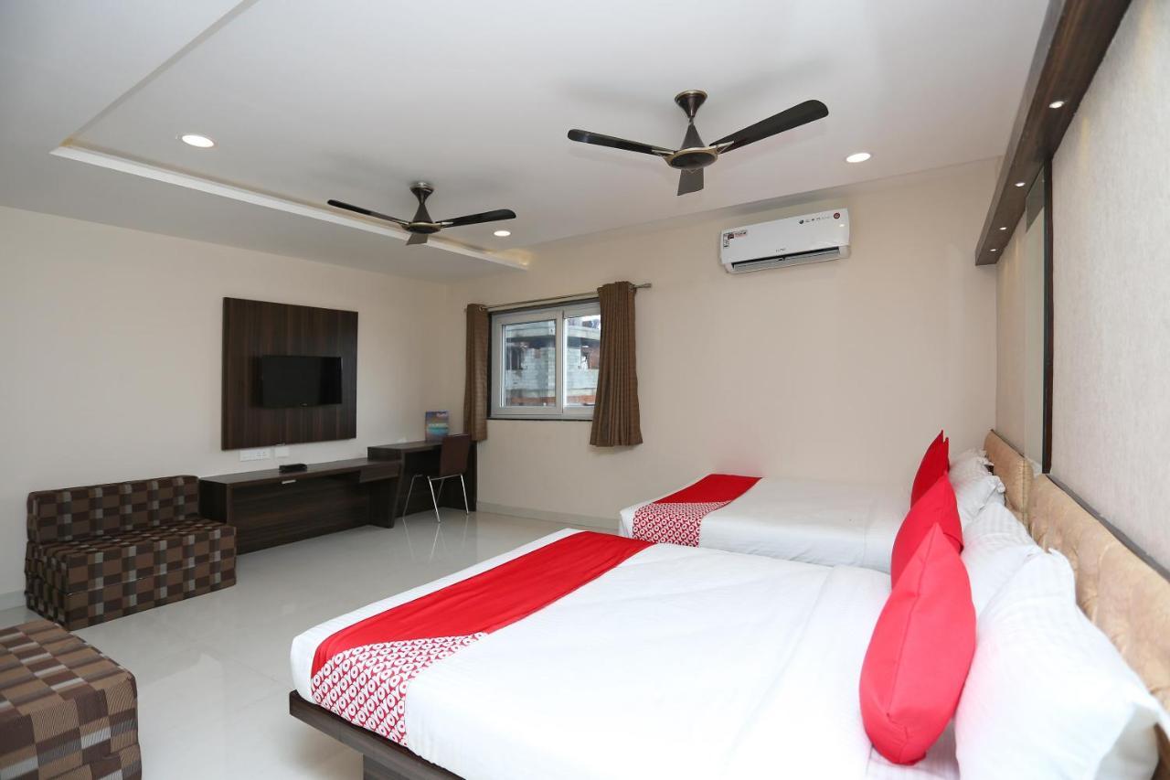 Oyo 15861 Hotel Shivganga Comfort Zone Rāipur Esterno foto
