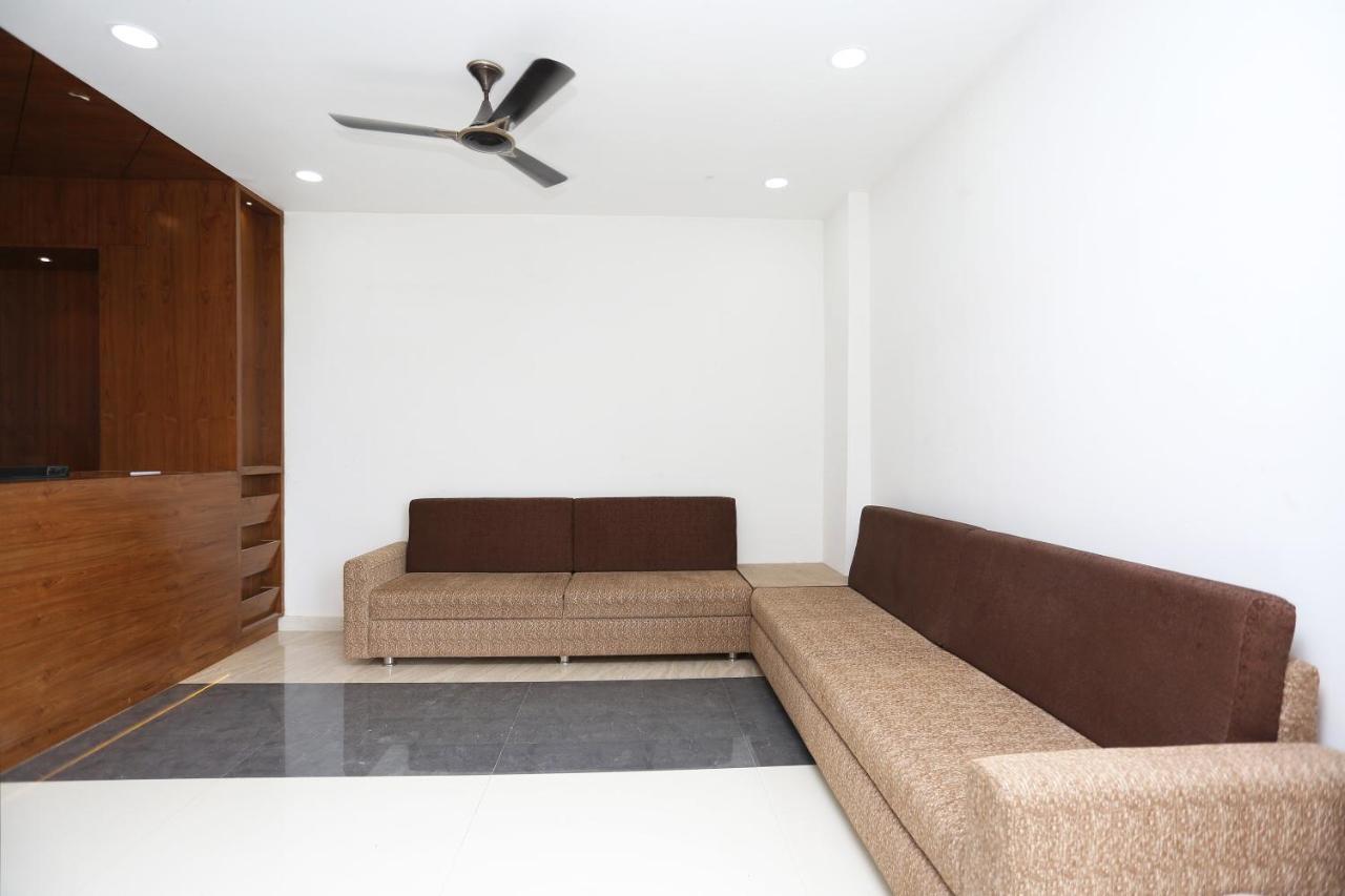 Oyo 15861 Hotel Shivganga Comfort Zone Rāipur Esterno foto