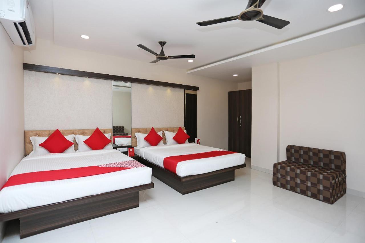 Oyo 15861 Hotel Shivganga Comfort Zone Rāipur Esterno foto
