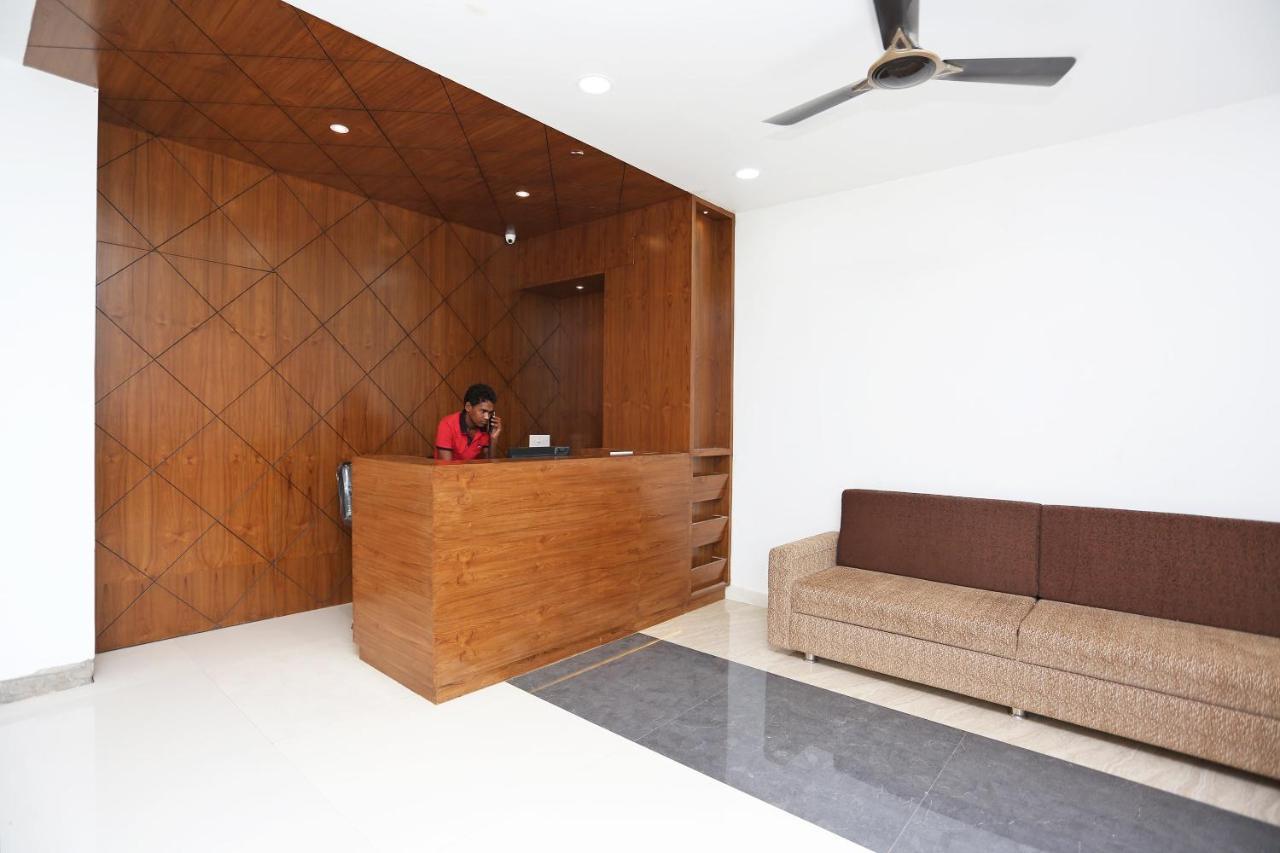 Oyo 15861 Hotel Shivganga Comfort Zone Rāipur Esterno foto