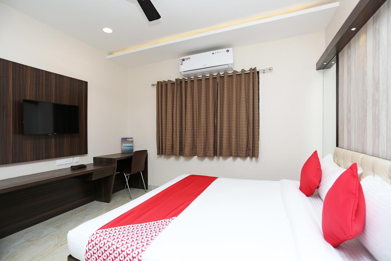 Oyo 15861 Hotel Shivganga Comfort Zone Rāipur Esterno foto