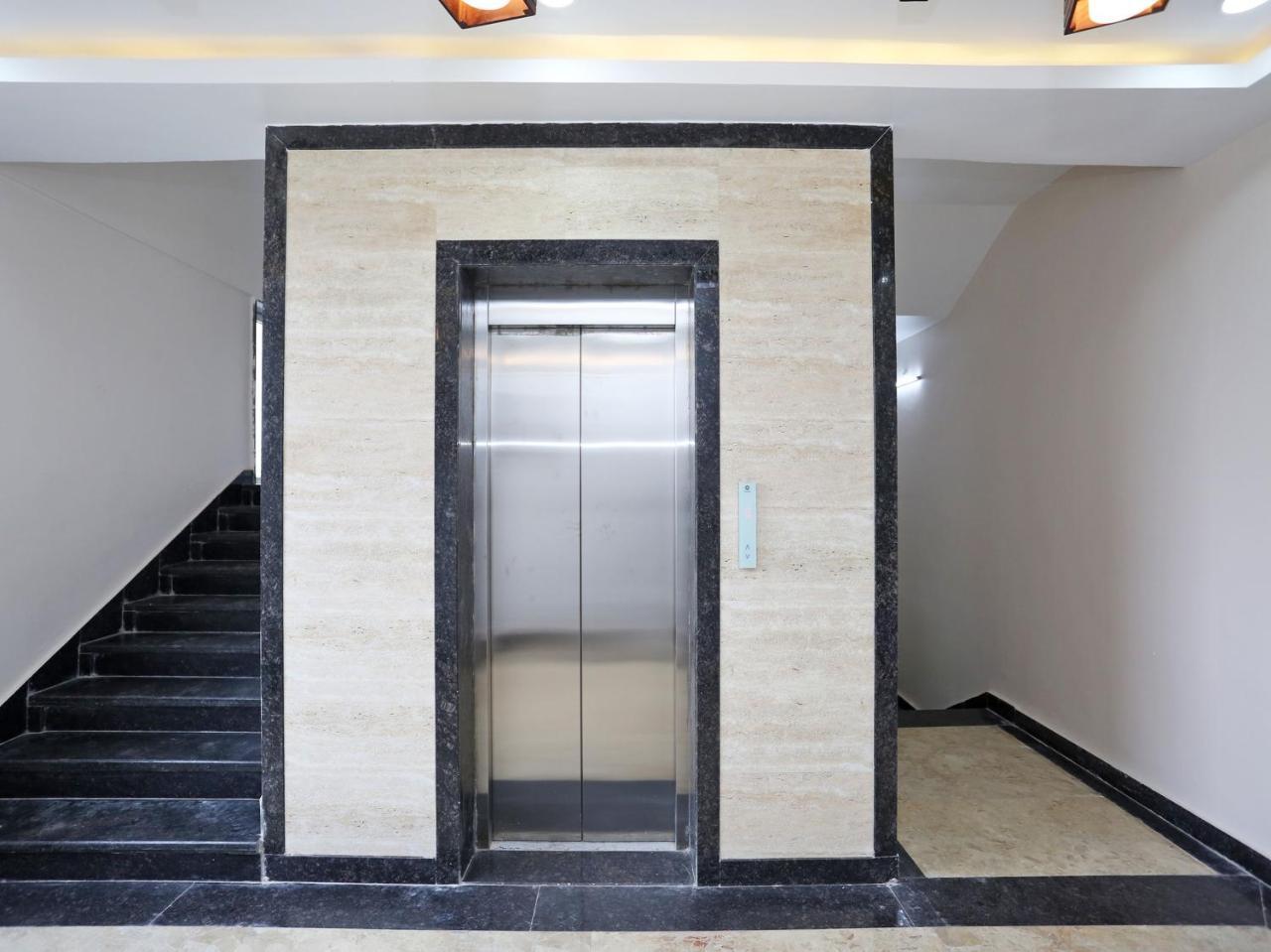 Oyo 15861 Hotel Shivganga Comfort Zone Rāipur Esterno foto