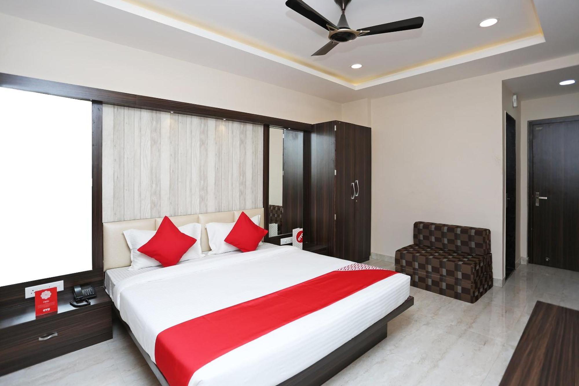 Oyo 15861 Hotel Shivganga Comfort Zone Rāipur Esterno foto