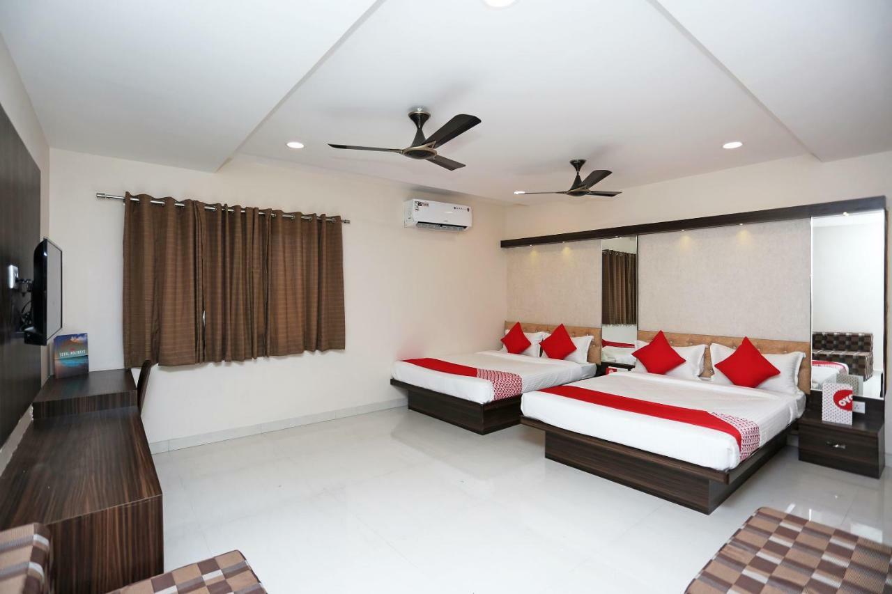 Oyo 15861 Hotel Shivganga Comfort Zone Rāipur Esterno foto