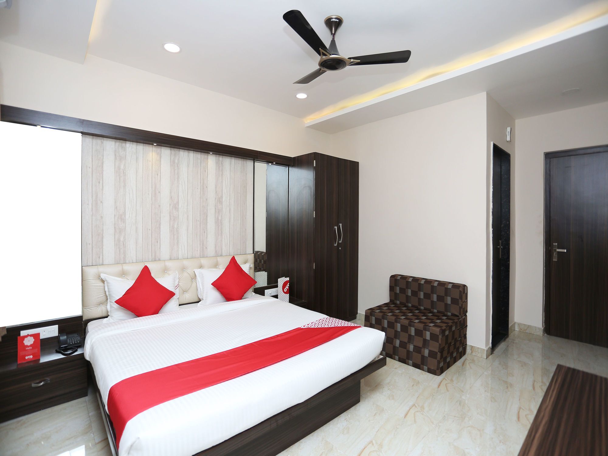 Oyo 15861 Hotel Shivganga Comfort Zone Rāipur Esterno foto