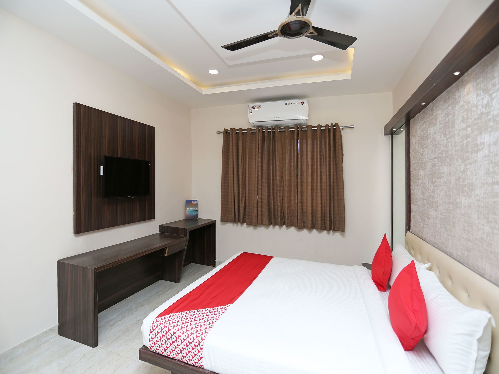 Oyo 15861 Hotel Shivganga Comfort Zone Rāipur Esterno foto