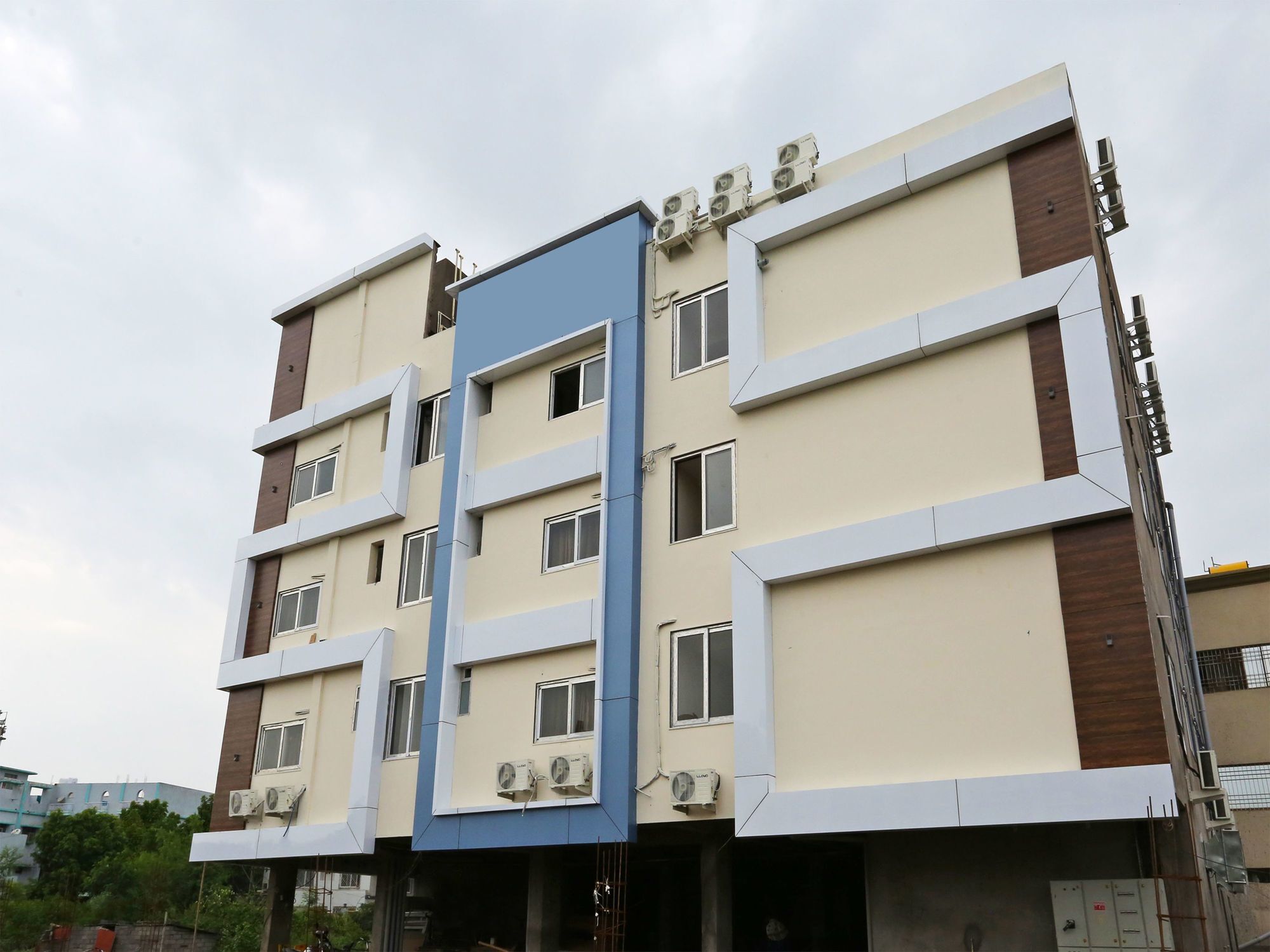 Oyo 15861 Hotel Shivganga Comfort Zone Rāipur Esterno foto